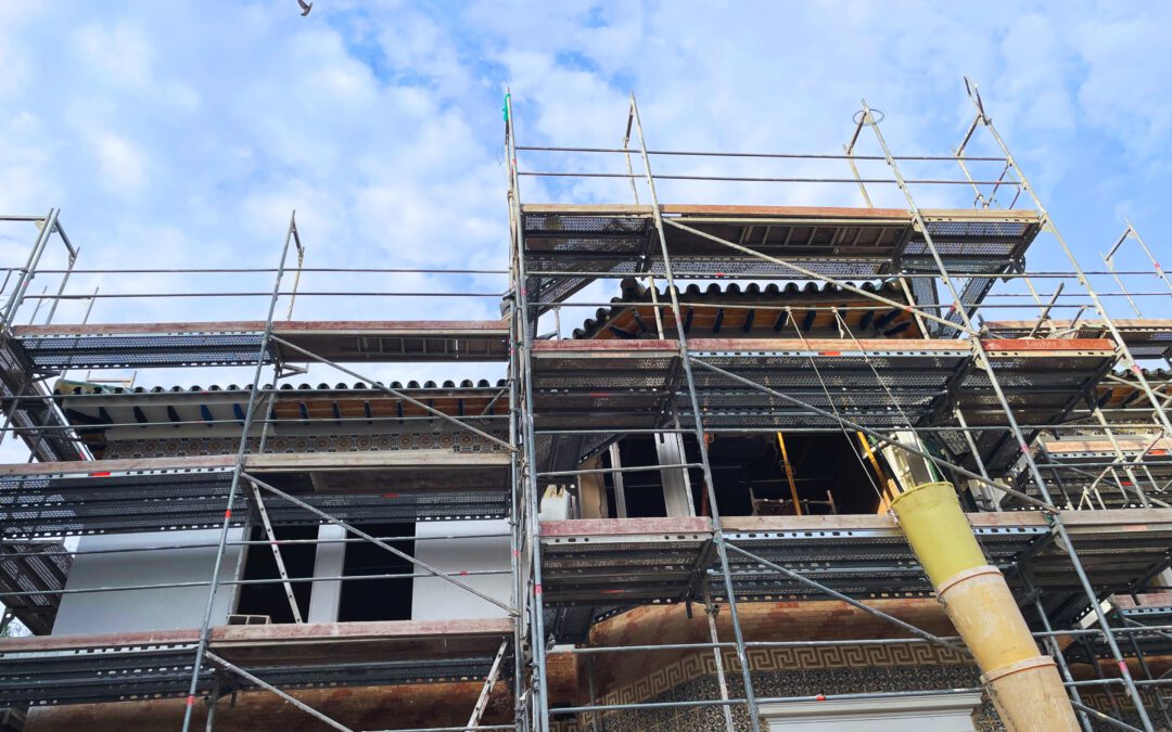 Rehabilitación de edificio y reforma de vivienda (El Limonar, Málaga)